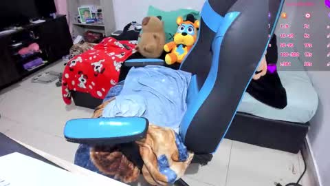 Snapshot of neeko_lol_ chatting on 10/24/25, 02:57 Geek Nicole    im Neeko UwU online show from 10/24/25, 02:57