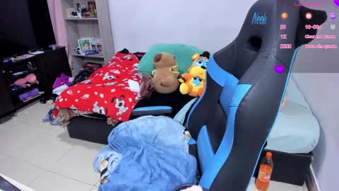 Geek Nicole    im Neeko UwU online show from 11/12/25, 04:51