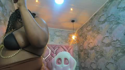 Snapshot of neffertiry_ebonny chatting on 04/20/26, 05:26 Nefer online show from 04/20/26, 05:26