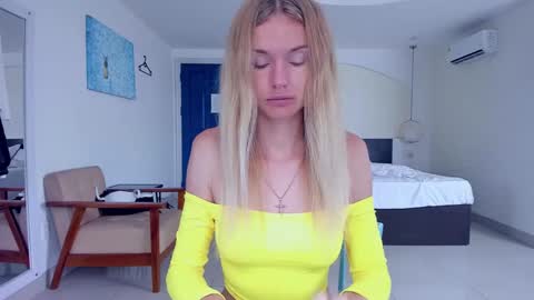 Snapshot of neighbours_love chatting on 12/02/24, 05:48 neighbours_love online show from 12/02/24, 05:48