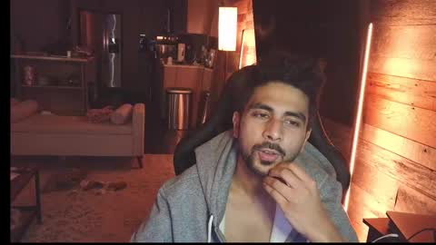 Snapshot of neilsing chatting on 12/18/25, 05:35 neil online show from 12/18/25, 05:35