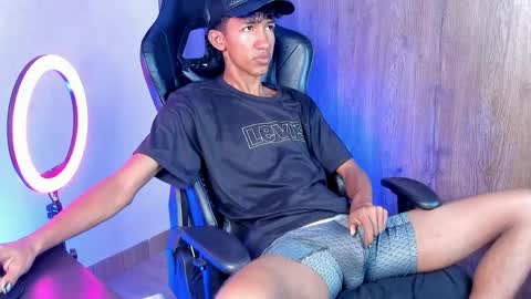 Snapshot of neitan_miller chatting on 04/07/26, 01:00 neitan online show from 04/07/26, 01:00