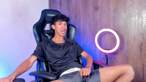 Snapshot of neitan_miller chatting on 04/10/26, 03:06 neitan online show from 04/10/26, 03:06