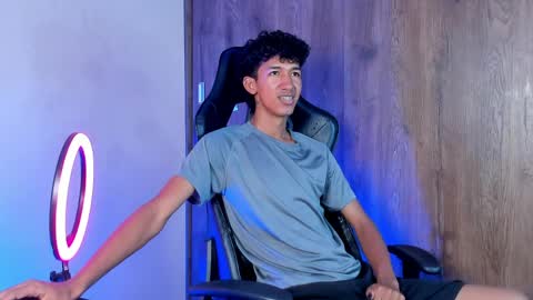 Snapshot of neitan_miller chatting on 04/13/26, 12:32 neitan online show from 04/13/26, 12:32