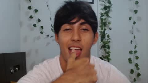 Snapshot of neithanzyn chatting on 02/05/25, 07:31 Neithanzyn online show from 02/05/25, 07:31