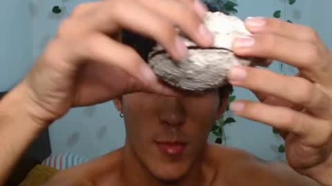 Snapshot of neithanzyn chatting on 02/10/25, 01:24 Neithanzyn online show from 02/10/25, 01:24