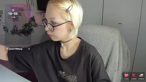 Snapshot of neko_sora chatting on 03/23/26, 02:32 Kate online show from 03/23/26, 02:32