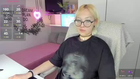 Snapshot of neko_sora chatting on 04/17/26, 08:45 Kate online show from 04/17/26, 08:45