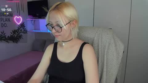 Snapshot of neko_sora chatting on 04/21/26, 08:44 Kate online show from 04/21/26, 08:44