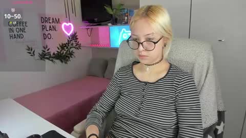 Snapshot of neko_sora chatting on 04/25/26, 08:50 Kate online show from 04/25/26, 08:50