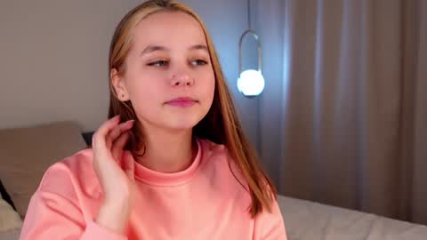 Snapshot of neldaaskins chatting on 12/14/24, 01:39 Lana online show from 12/14/24, 01:39