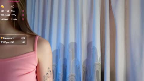 Snapshot of neldaaskins chatting on 12/25/24, 04:12 Lana online show from 12/25/24, 04:12