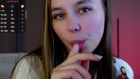 Snapshot of neldaaskins chatting on 02/07/25, 01:47 Lana online show from 02/07/25, 01:47