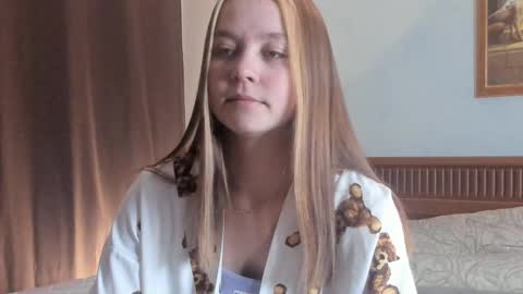 Snapshot of neldaaskins chatting on 02/17/25, 01:04 Lana online show from 02/17/25, 01:04