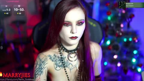 Snapshot of nelle_ chatting on 01/02/25, 10:48 online show from 01/02/25, 10:48