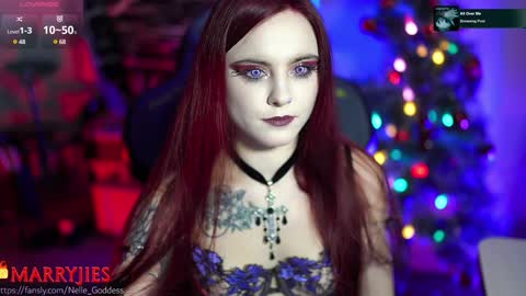 Snapshot of nelle_ chatting on 01/10/25, 12:58 online show from 01/10/25, 12:58