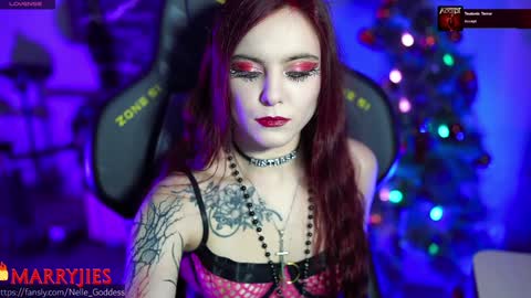 Snapshot of nelle_ chatting on 01/11/25, 10:29 online show from 01/11/25, 10:29