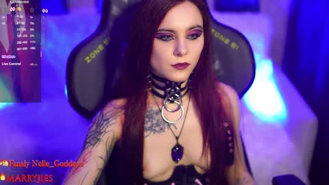 Snapshot of nelle_ chatting on 09/17/25, 05:36 online show from 09/17/25, 05:36