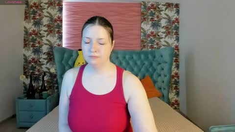 Snapshot of nelliebev chatting on 05/01/26, 12:32 Nellie online show from 05/01/26, 12:32