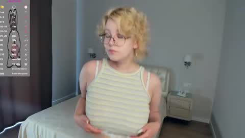 Snapshot of nelly_gloss chatting on 07/16/26, 07:47 nelly_gloss online show from 07/16/26, 07:47