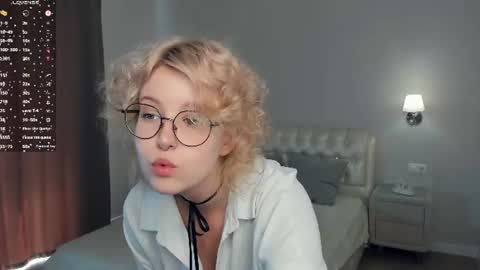 Snapshot of nelly_gloss chatting on 07/19/26, 07:45 nelly_gloss online show from 07/19/26, 07:45