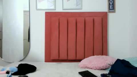 Snapshot of nellys_ chatting on 05/02/26, 11:21 nellys_ online show from 05/02/26, 11:21
