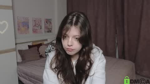 nellysunrise_1 online show from 09/14/25, 11:04