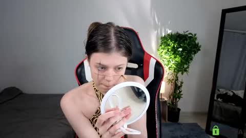 nellysunrise_1 online show from 10/30/25, 12:12