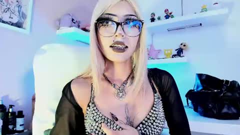 Snapshot of nemesis_castel_ chatting on 07/25/26, 03:09 Nemesis online show from 07/25/26, 03:09