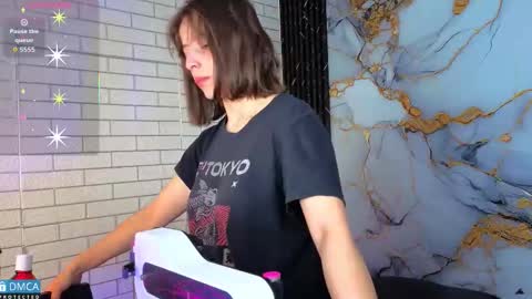 Salome Nena cupcake online show from 12/23/25, 11:08