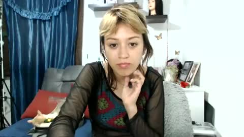Snapshot of nena_lov chatting on 01/04/25, 12:05 Star  online show from 01/04/25, 12:05