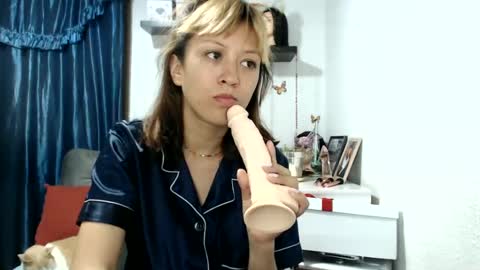 Snapshot of nena_lov chatting on 01/16/25, 11:16 Star  online show from 01/16/25, 11:16