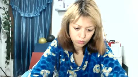 Snapshot of nena_lov chatting on 01/28/25, 12:47 Star  online show from 01/28/25, 12:47