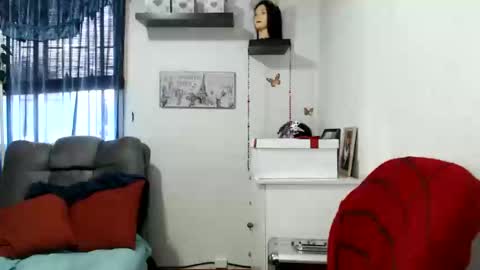 Snapshot of nena_lov chatting on 02/05/25, 10:01 Star  online show from 02/05/25, 10:01