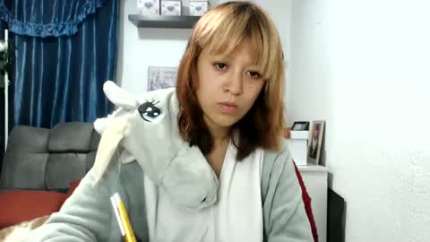Snapshot of nena_lov chatting on 02/06/25, 01:05 Star  online show from 02/06/25, 01:05