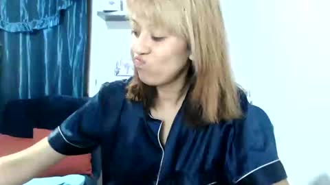 Snapshot of nena_lov chatting on 02/12/25, 01:09 Star  online show from 02/12/25, 01:09