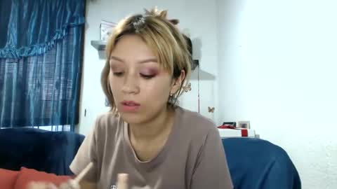 Snapshot of nena_lov chatting on 02/14/25, 10:04 Star  online show from 02/14/25, 10:04