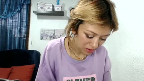 Snapshot of nena_lov chatting on 02/22/25, 10:09 Star  online show from 02/22/25, 10:09