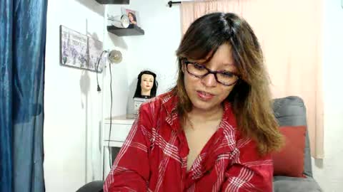 Snapshot of nena_lov chatting on 09/11/25, 12:00 Star  online show from 09/11/25, 12:00
