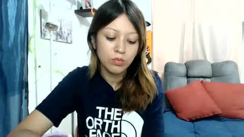Snapshot of nena_lov chatting on 10/06/25, 02:53 Star  online show from 10/06/25, 02:53