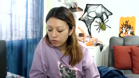 Snapshot of nena_lov chatting on 10/08/25, 04:48 Star  online show from 10/08/25, 04:48