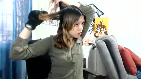 Snapshot of nena_lov chatting on 10/09/25, 04:27 Star  online show from 10/09/25, 04:27