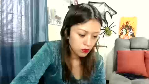 Snapshot of nena_lov chatting on 10/17/25, 08:11 Star  online show from 10/17/25, 08:11