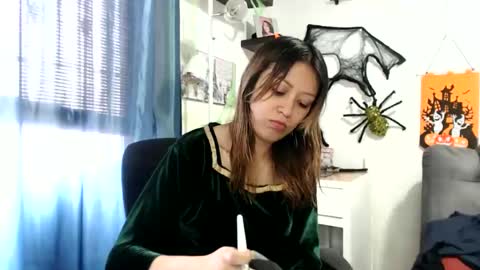 Snapshot of nena_lov chatting on 10/23/25, 04:17 Star  online show from 10/23/25, 04:17
