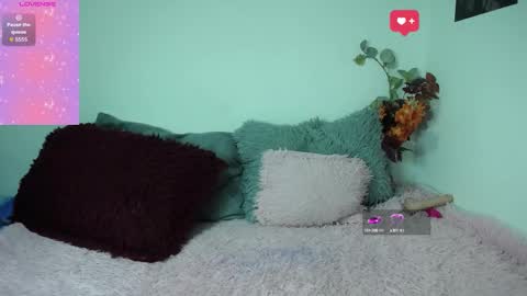 Snapshot of nenaa_stg chatting on 10/23/25, 03:06 Sol Stg online show from 10/23/25, 03:06