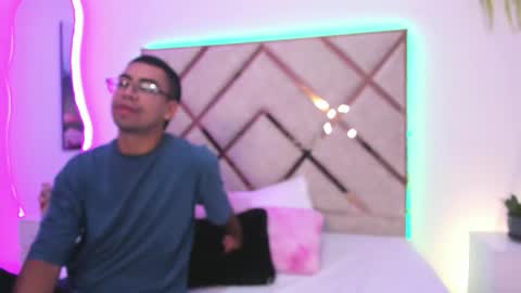 Snapshot of nenaarisk chatting on 03/15/26, 01:50 nenaarisk online show from 03/15/26, 01:50