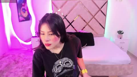 Snapshot of nenaarisk chatting on 04/04/26, 01:52 nenaarisk online show from 04/04/26, 01:52