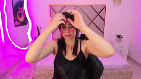 Snapshot of nenaarisk chatting on 04/12/26, 01:05 nenaarisk online show from 04/12/26, 01:05