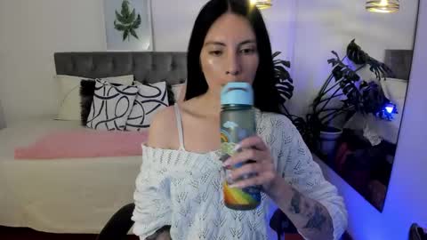 Sarah  online show from 11/12/25, 02:45