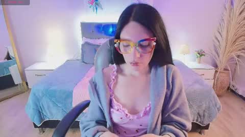Snapshot of neo_sarah_ chatting on 07/05/26, 02:51 Sarah online show from 07/05/26, 02:51